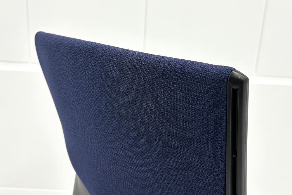 オカムラ エスクードチェア 中古 肘無 事務椅子 中古オフィス家具 OKAMURA ESCUDO ハイバック ダークブルーの画像