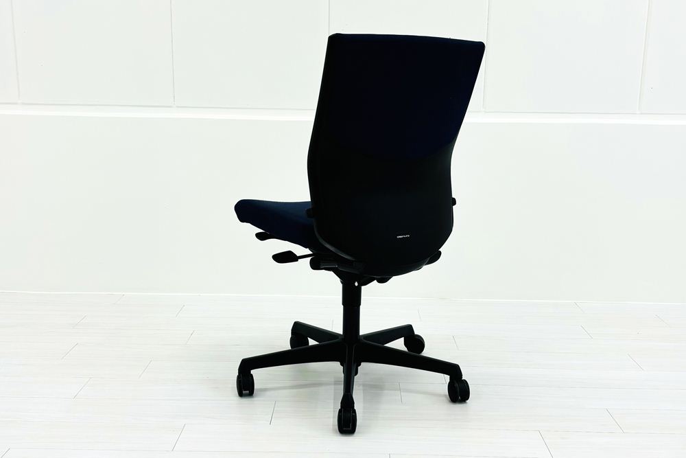 オカムラ エスクードチェア 中古 肘無 事務椅子 中古オフィス家具 OKAMURA ESCUDO ハイバック ダークブルーの画像