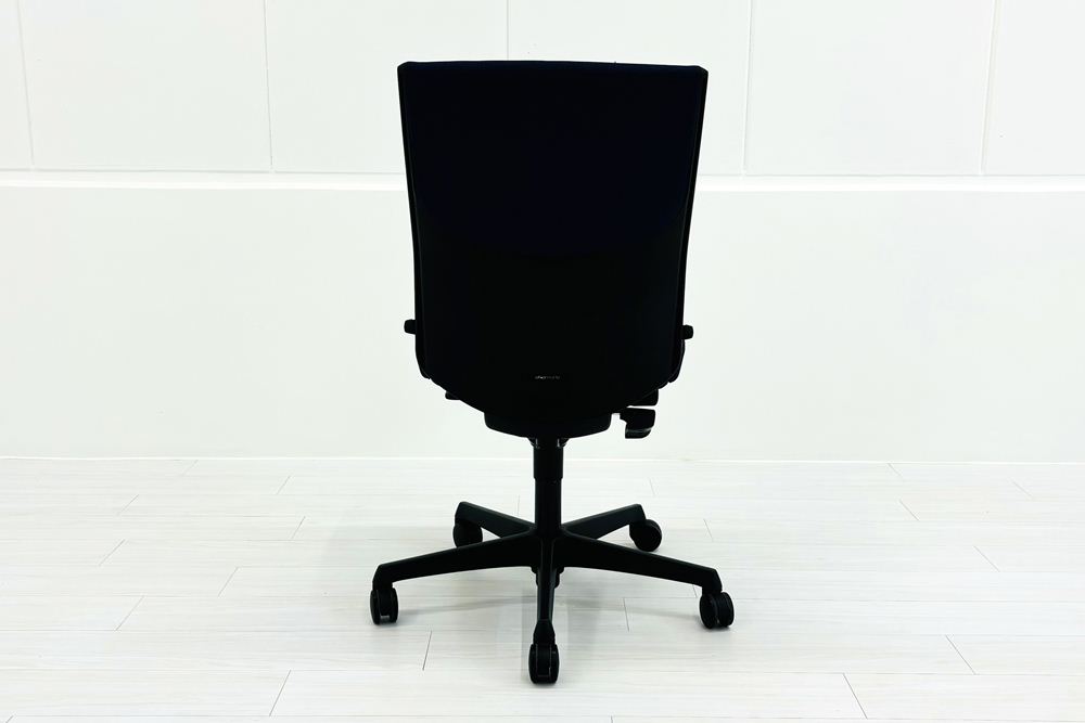 オカムラ エスクードチェア 中古 肘無 事務椅子 中古オフィス家具 OKAMURA ESCUDO ハイバック ダークブルーの画像