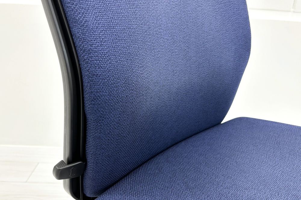 オカムラ エスクードチェア 中古 肘無 事務椅子 中古オフィス家具 OKAMURA ESCUDO ハイバック ダークブルーの画像