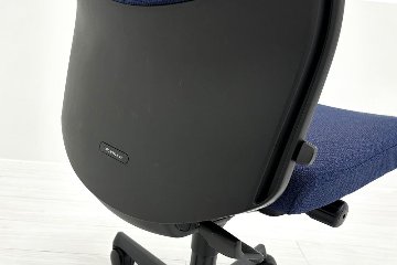 オカムラ エスクードチェア 中古 肘無 事務椅子 中古オフィス家具 OKAMURA ESCUDO ハイバック ダークブルーの画像