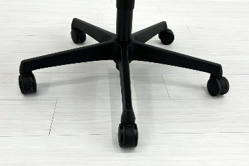 オカムラ エスクードチェア 中古 肘無 事務椅子 中古オフィス家具 OKAMURA ESCUDO ハイバック ダークブルーの画像