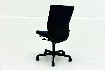 オカムラ エスクードチェア 中古 肘無 事務椅子 中古オフィス家具 OKAMURA ESCUDO ハイバック ダークブルーの画像