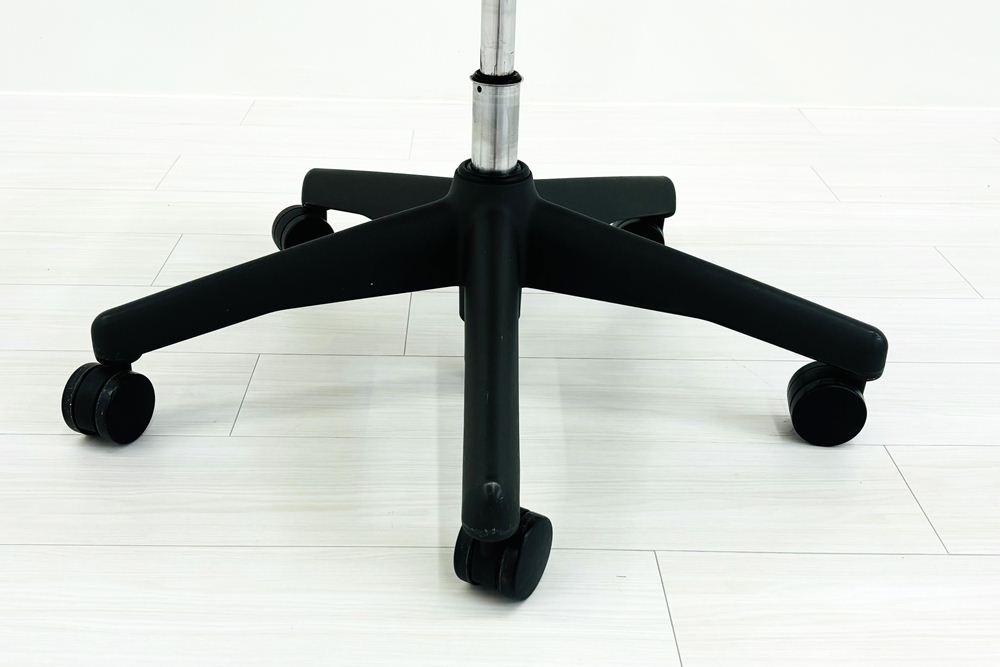 Aeron Chairs アーロンチェア 中古 Bサイズ フル装備 ハーマンミラー アーロン Herman Miller 中古オフィス家具 肘ダイヤルの画像