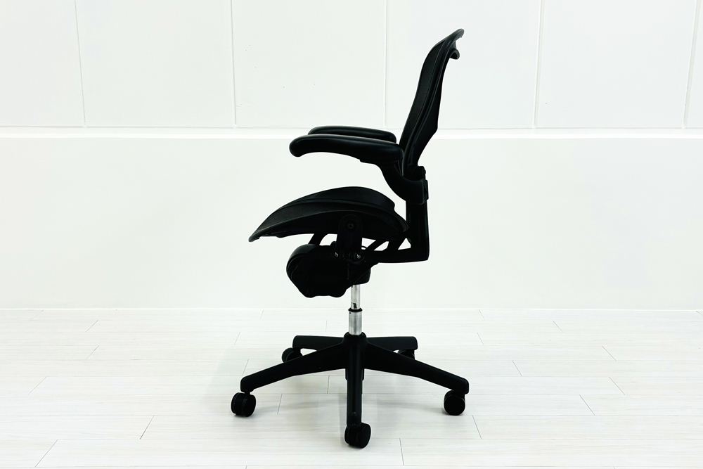 Aeron Chairs アーロンチェア 中古 Bサイズ フル装備 ハーマンミラー アーロン Herman Miller 中古オフィス家具 肘ダイヤルの画像