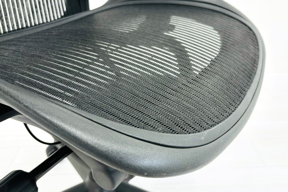 Aeron Chairs アーロンチェア 中古 Bサイズ フル装備 ハーマンミラー アーロン Herman Miller 中古オフィス家具 肘ダイヤルの画像