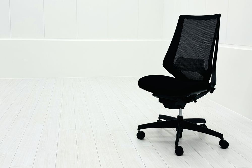 コクヨ デュオラチェア 中古 2022年製 ハイバック 背メッシュ KOKUYO Duora クッション 肘無 中古オフィス家具 ブラックの画像