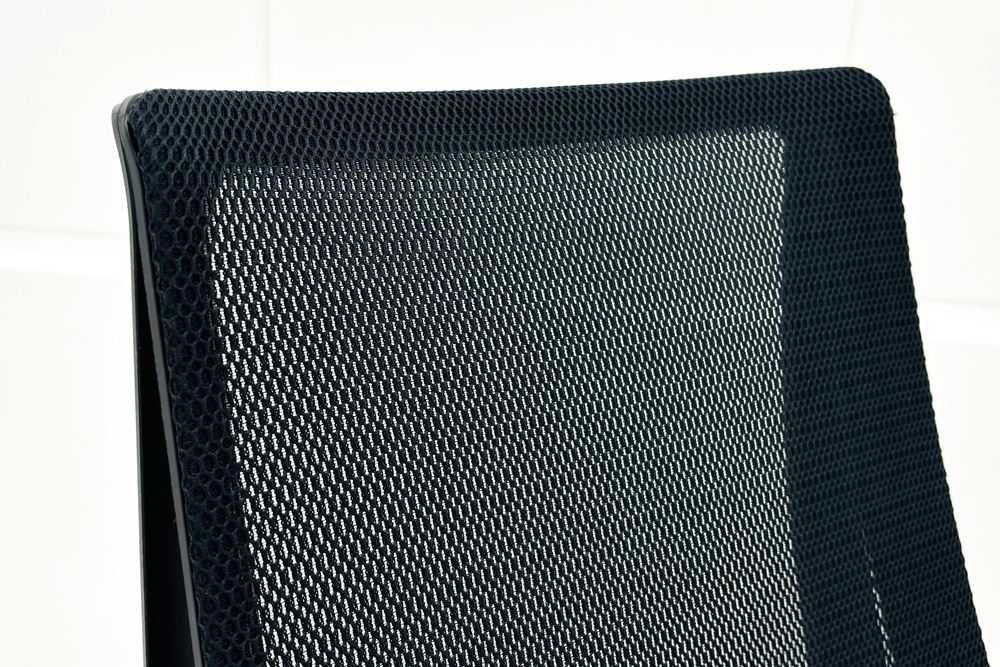 コクヨ デュオラチェア 中古 2022年製 ハイバック 背メッシュ KOKUYO Duora クッション 肘無 中古オフィス家具 ブラックの画像