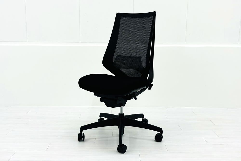 コクヨ デュオラチェア 中古 2022年製 ハイバック 背メッシュ KOKUYO Duora クッション 肘無 中古オフィス家具 ブラックの画像