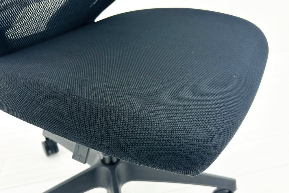 コクヨ デュオラチェア 中古 2022年製 ハイバック 背メッシュ KOKUYO Duora クッション 肘無 中古オフィス家具 ブラックの画像