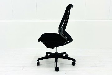 コクヨ デュオラチェア 中古 2022年製 ハイバック 背メッシュ KOKUYO Duora クッション 肘無 中古オフィス家具 ブラックの画像