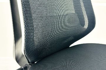 コクヨ デュオラチェア 中古 2022年製 ハイバック 背メッシュ KOKUYO Duora クッション 肘無 中古オフィス家具 ブラックの画像