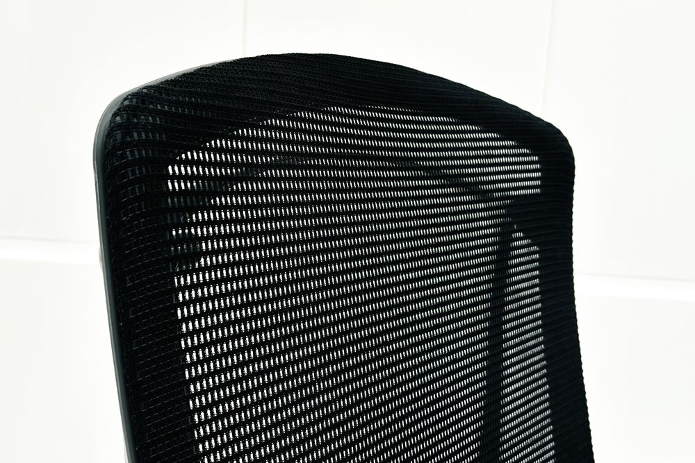 オカムラ コンテッサチェア 中古 OKAMURA Contessa 座クッション 固定肘 中古オフィス家具 ポリッシュフレーム ブラックの画像