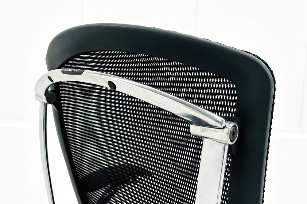 オカムラ コンテッサチェア 中古 OKAMURA Contessa 座クッション 固定肘 中古オフィス家具 ポリッシュフレーム ブラックの画像