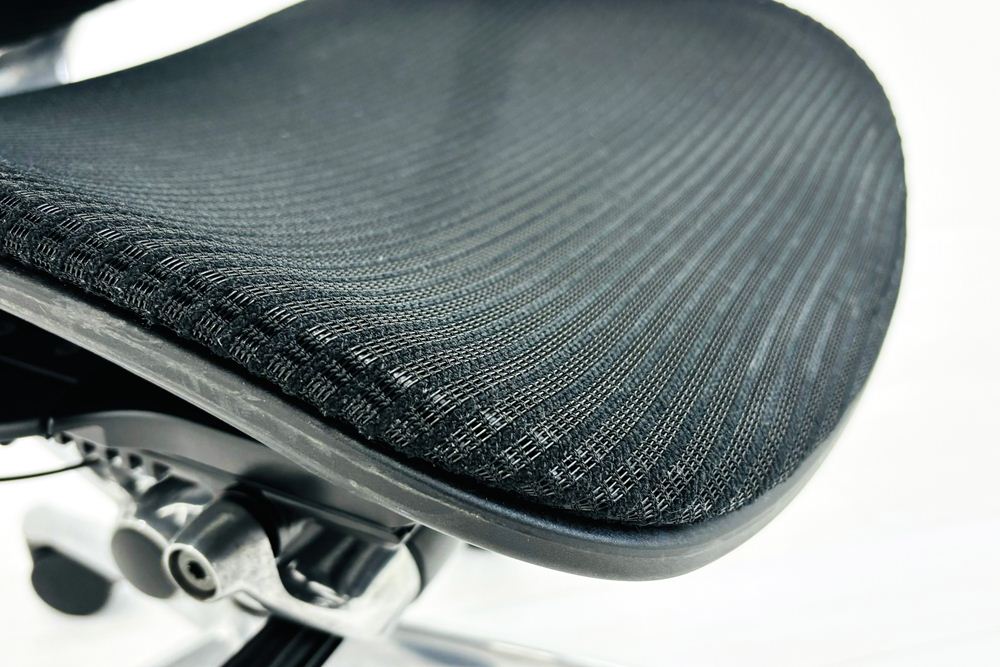 オカムラ コンテッサチェア 中古 OKAMURA Contessa 座クッション 固定肘 中古オフィス家具 ポリッシュフレーム ブラックの画像