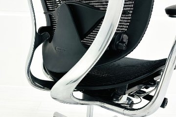 オカムラ コンテッサチェア 中古 OKAMURA Contessa 座クッション 固定肘 中古オフィス家具 ポリッシュフレーム ブラックの画像