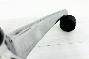 オカムラ コンテッサチェア 中古 OKAMURA Contessa 座クッション 固定肘 中古オフィス家具 ポリッシュフレーム ブラックの画像
