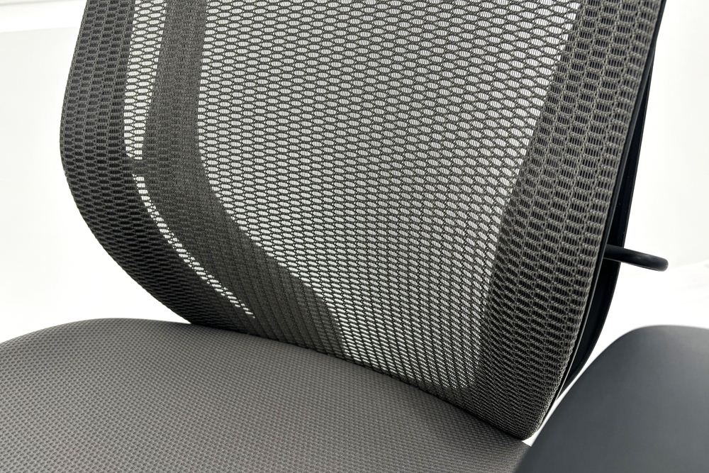 オカムラ シルフィーチェア 中古 2020年製 ローバック 固定肘 OKAMURA Sylphy 中古オフィスチェア 中古オフィス家具 ミディアムグレーの画像