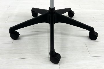 オカムラ シルフィーチェア 中古 2020年製 ローバック 固定肘 OKAMURA Sylphy 中古オフィスチェア 中古オフィス家具 ミディアムグレーの画像