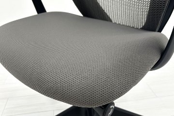 オカムラ シルフィーチェア 中古 2020年製 ローバック 固定肘 OKAMURA Sylphy 中古オフィスチェア 中古オフィス家具 ミディアムグレーの画像