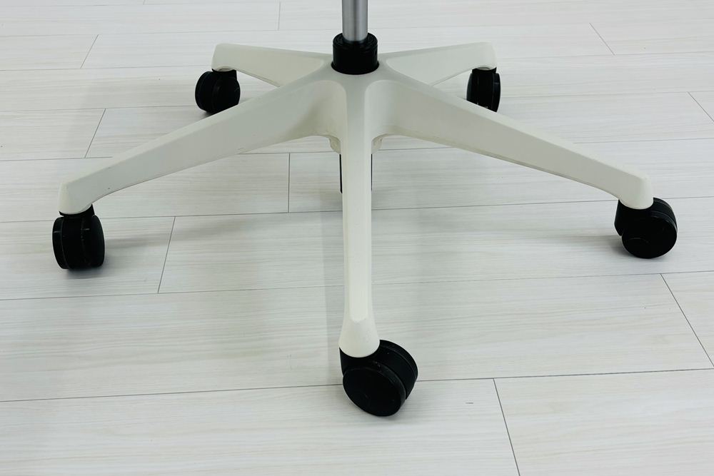 中古オフィスチェア オカムラ シルフィーチェア 中古 2015年製 ローバック 肘無 Sylphy メッシュ 中古オフィス家具 ライムグリーンの画像