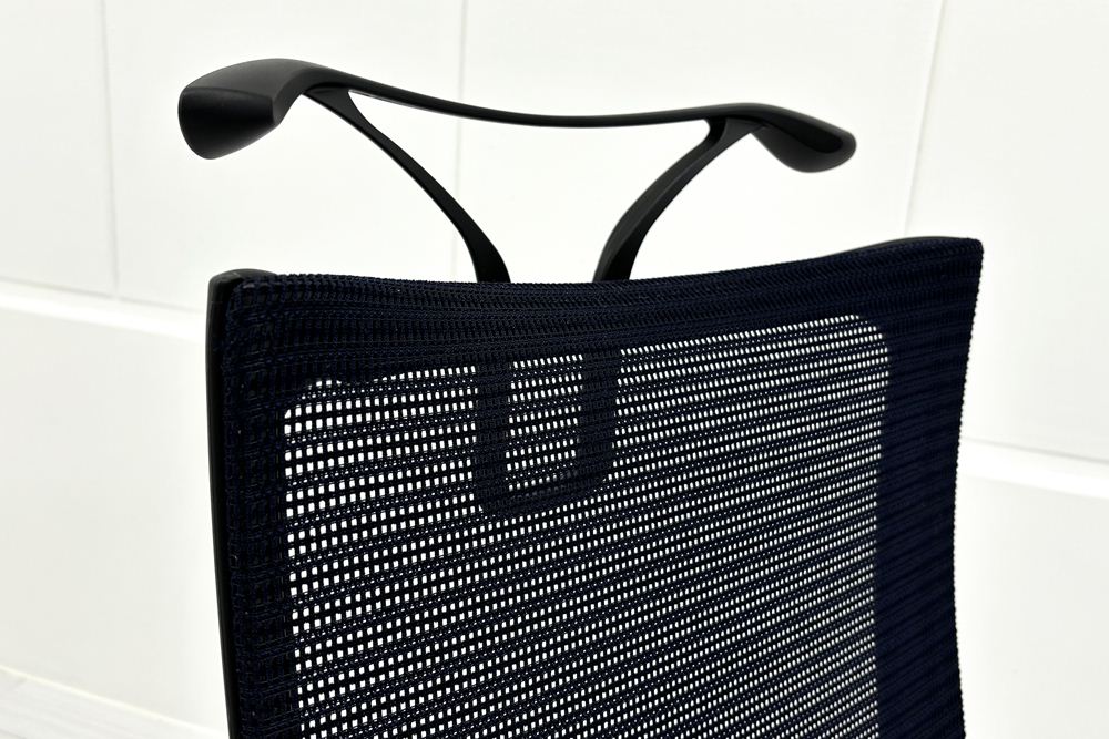 オカムラ バロンチェア 中古 2018年製 可動肘(アジャストアーム) ハイバック 座クッション 中古オフィス家具 ダークブルー OKAMURA Baronの画像