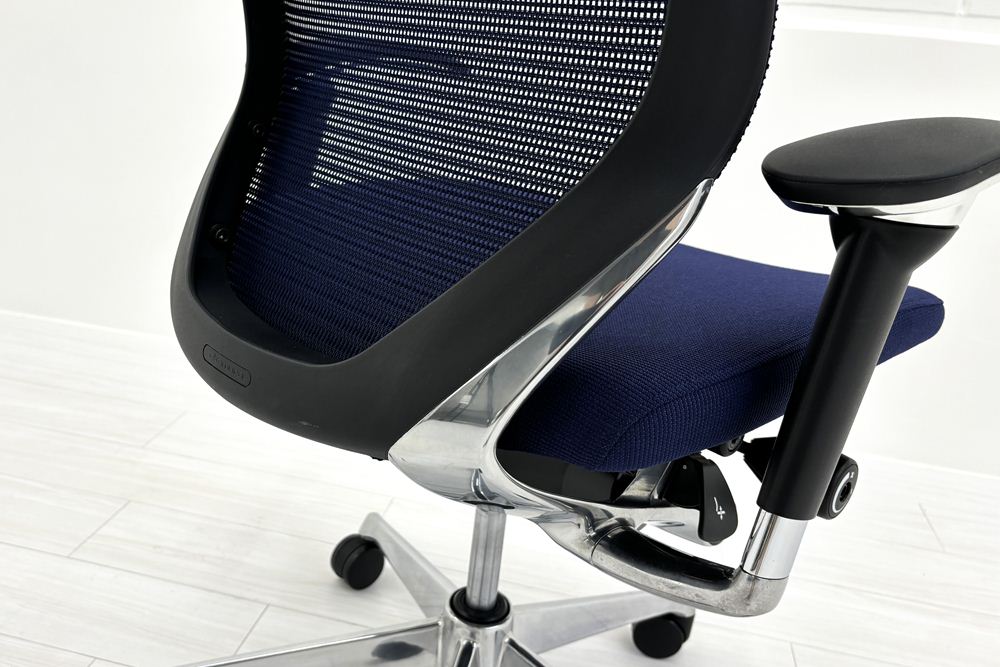 オカムラ バロンチェア 中古 2018年製 可動肘(アジャストアーム) ハイバック 座クッション 中古オフィス家具 ダークブルー OKAMURA Baronの画像