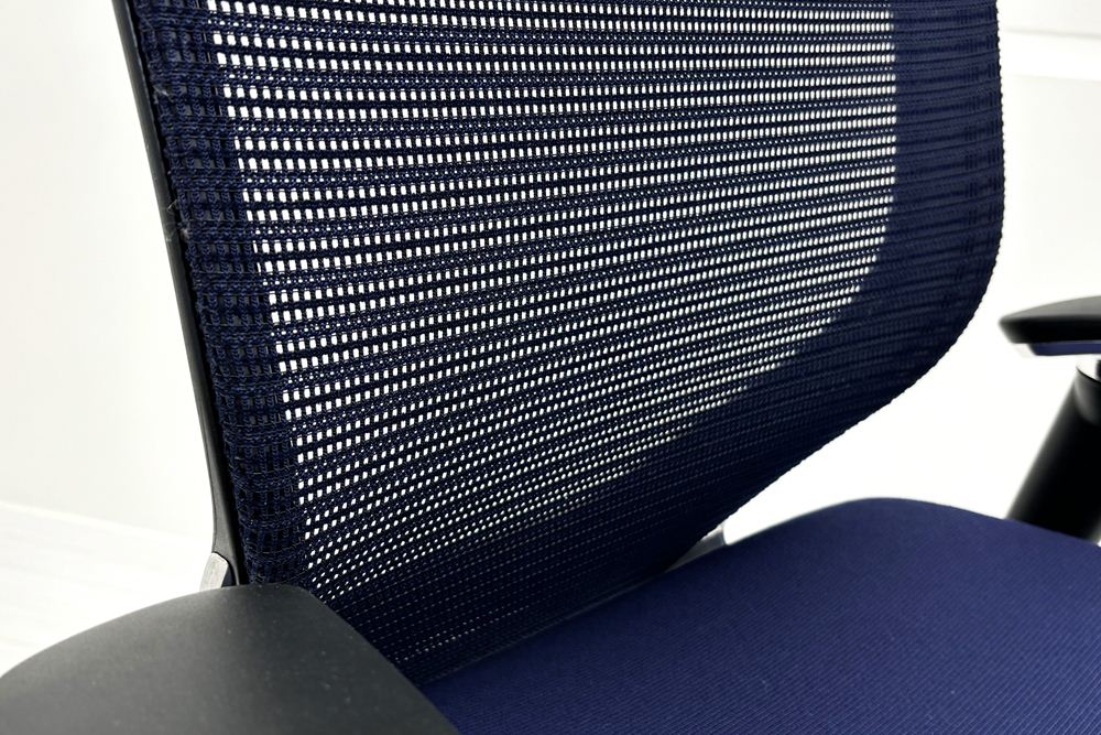 オカムラ バロンチェア 中古 2018年製 可動肘(アジャストアーム) ハイバック 座クッション 中古オフィス家具 ダークブルー OKAMURA Baronの画像