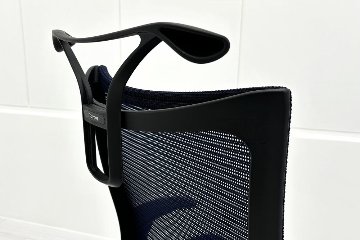 オカムラ バロンチェア 中古 2018年製 可動肘(アジャストアーム) ハイバック 座クッション 中古オフィス家具 ダークブルー OKAMURA Baronの画像