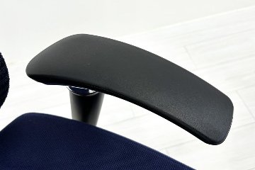 オカムラ バロンチェア 中古 2018年製 可動肘(アジャストアーム) ハイバック 座クッション 中古オフィス家具 ダークブルー OKAMURA Baronの画像