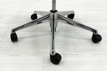 オカムラ バロンチェア 中古 2018年製 可動肘(アジャストアーム) ハイバック 座クッション 中古オフィス家具 ダークブルー OKAMURA Baronの画像