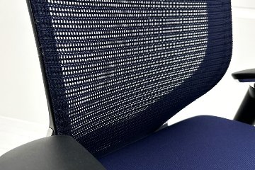オカムラ バロンチェア 中古 2018年製 可動肘(アジャストアーム) ハイバック 座クッション 中古オフィス家具 ダークブルー OKAMURA Baronの画像