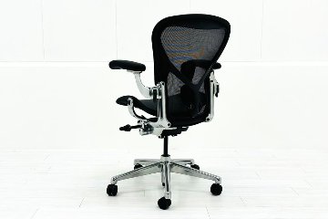 【未使用品】 ハーマンミラー アーロンチェア リマスタード Bサイズフル装備 中古 中古オフィス家具 ポリッシュドアルミニウムベースの画像