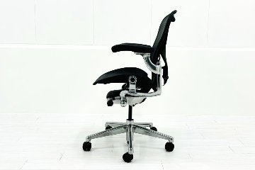【未使用品】 ハーマンミラー アーロンチェア リマスタード Bサイズフル装備 中古 中古オフィス家具 ポリッシュドアルミニウムベースの画像
