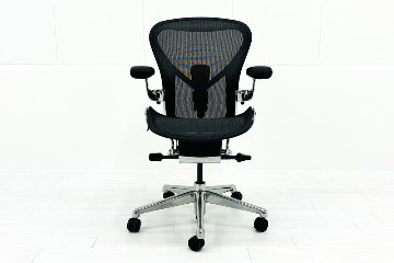 【未使用品】 ハーマンミラー アーロンチェア リマスタード Bサイズフル装備 中古 中古オフィス家具 ポリッシュドアルミニウムベースの画像