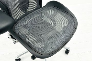 【未使用品】 ハーマンミラー アーロンチェア リマスタード Bサイズフル装備 中古 中古オフィス家具 ポリッシュドアルミニウムベースの画像