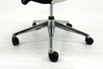シルフィーチェア オカムラ 中古 2016年製 ハイバック 可動肘 Sylphy クッション 中古オフィス家具 中古オフィスチェア オレンジの画像