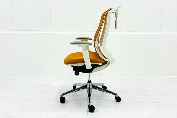 シルフィーチェア オカムラ 中古 2016年製 ハイバック 可動肘 Sylphy クッション 中古オフィス家具 中古オフィスチェア オレンジの画像