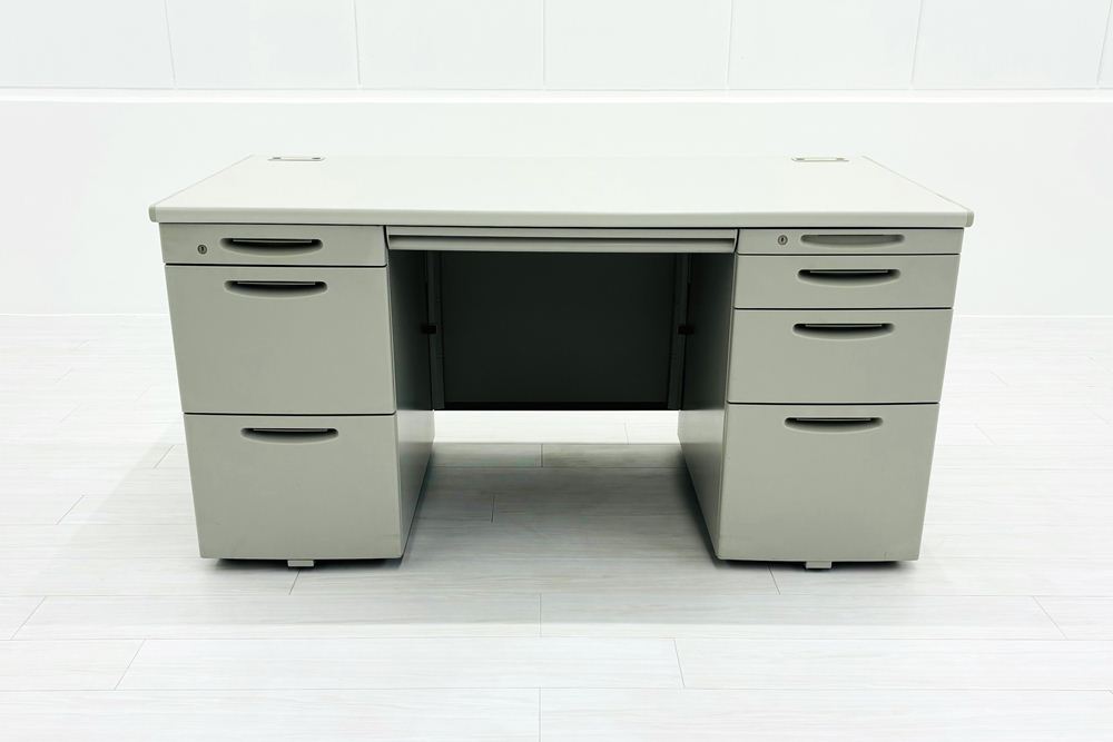 JH-27 【オフィス家具専門店】1400幅 オカムラの両袖デスクです！