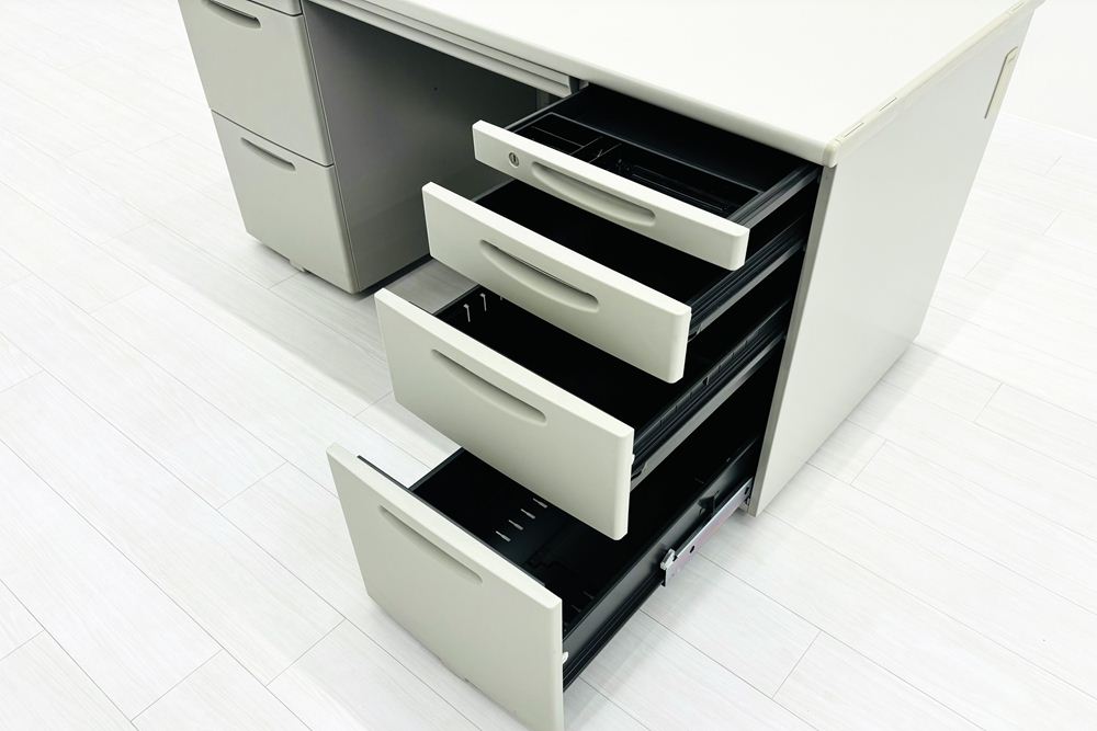 ☆中古品  オカムラ両袖事務机  鍵付き  1400×750×700  事務用品  ②   ☆ オカムラ 両袖机 幅1400 両袖デスク | 中古オフィス家具専門店の