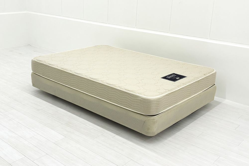 セミダブル シモンズ ベッド 中古 展示品 幅1400mm SIMMONS ビューティーレスト 中古オフィス家具 1400/1950/460の画像