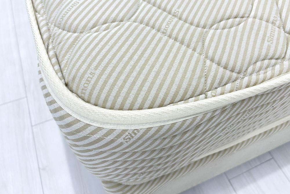 【土浦市倉庫引き取り限定】 セミダブル シモンズ ベッド 中古 展示品 幅1400mm SIMMONS ビューティーレスト 中古オフィス家具 1400/1950/460の画像