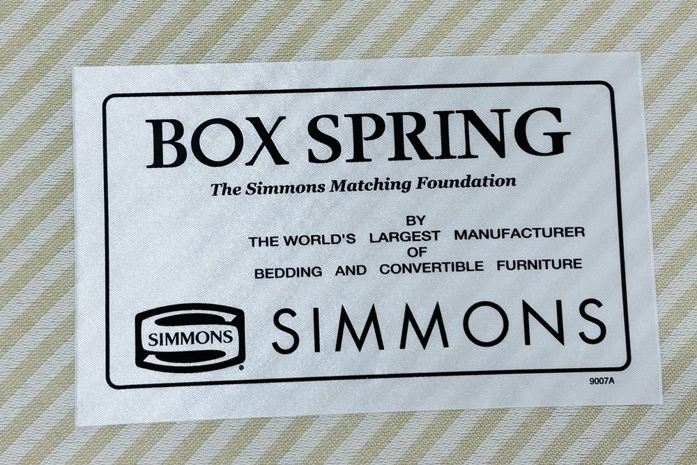 【土浦市倉庫引き取り限定】 セミダブル シモンズ ベッド 中古 展示品 幅1400mm SIMMONS ビューティーレスト 中古オフィス家具 1400/1950/460の画像