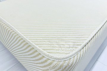 【土浦市倉庫引き取り限定】 セミダブル シモンズ ベッド 中古 展示品 幅1400mm SIMMONS ビューティーレスト 中古オフィス家具 1400/1950/460の画像