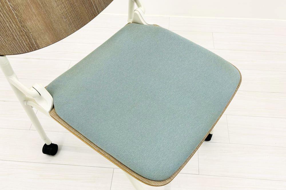 オカムラ ライブス ネスティングチェア 中古 【4脚セット】 Lives Nesting Chair ミーティングチェア 会議椅子 中古オフィス家具 セージの画像