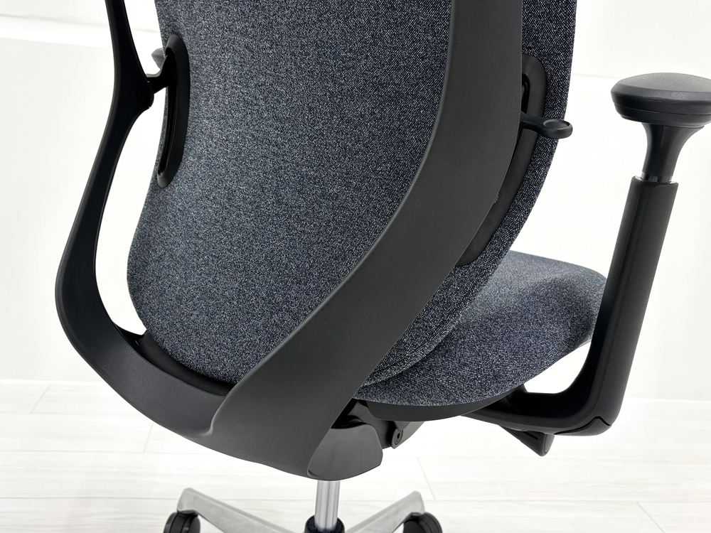 シルフィーチェア オカムラ 中古 2017年製 ハイバック 可動肘 Sylphy クッション 中古オフィス家具 中古オフィスチェア インディゴの画像