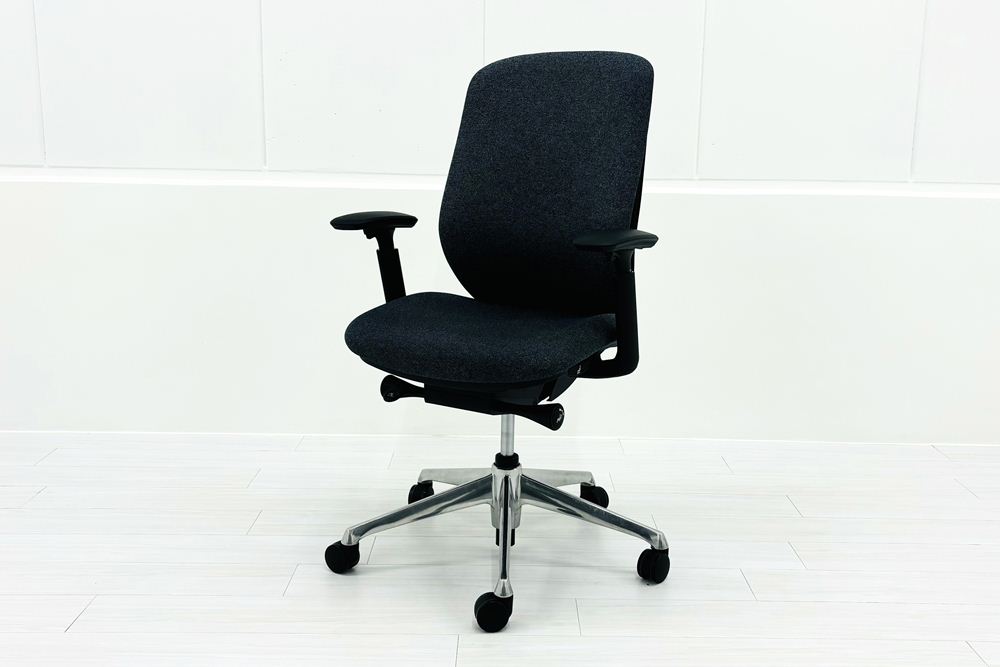 シルフィーチェア オカムラ 中古 2017年製 ハイバック 可動肘 Sylphy クッション 中古オフィス家具 中古オフィスチェア インディゴの画像