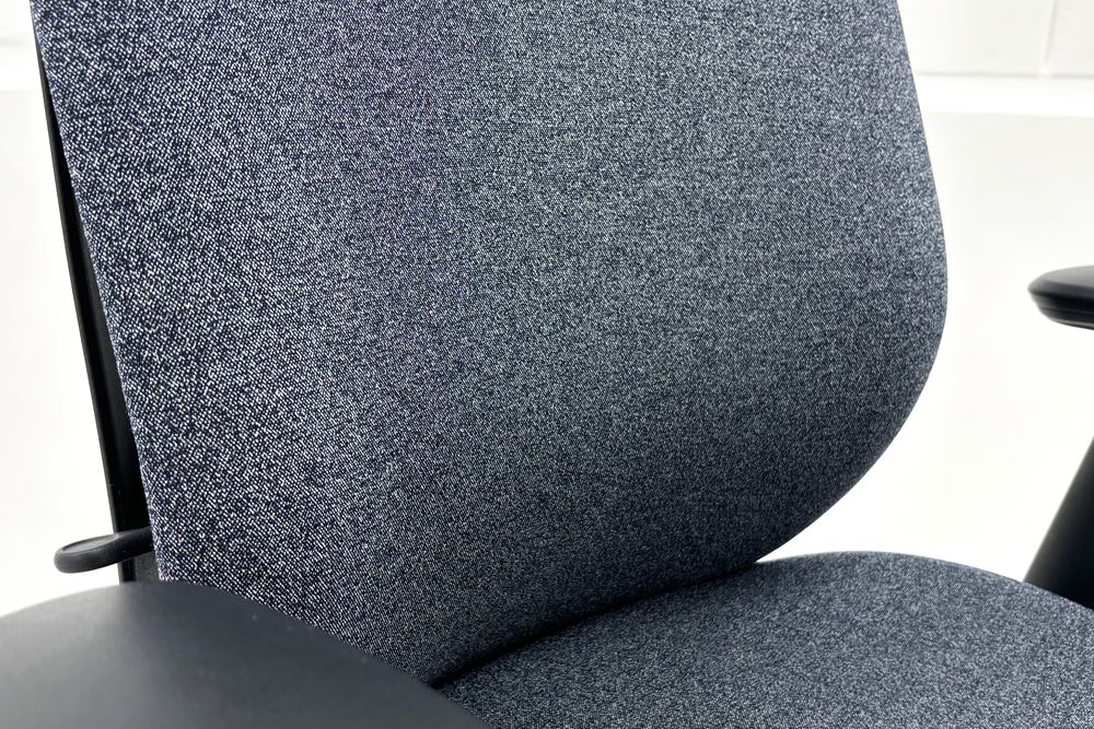 シルフィーチェア オカムラ 中古 2017年製 ハイバック 可動肘 Sylphy クッション 中古オフィス家具 中古オフィスチェア インディゴの画像