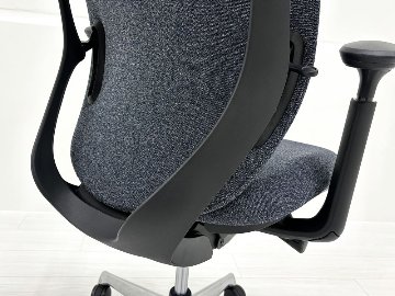 シルフィーチェア オカムラ 中古 2017年製 ハイバック 可動肘 Sylphy クッション 中古オフィス家具 中古オフィスチェア インディゴの画像