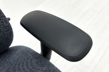 シルフィーチェア オカムラ 中古 2017年製 ハイバック 可動肘 Sylphy クッション 中古オフィス家具 中古オフィスチェア インディゴの画像